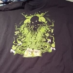 Source Unknown Black and Green Graphic Tee